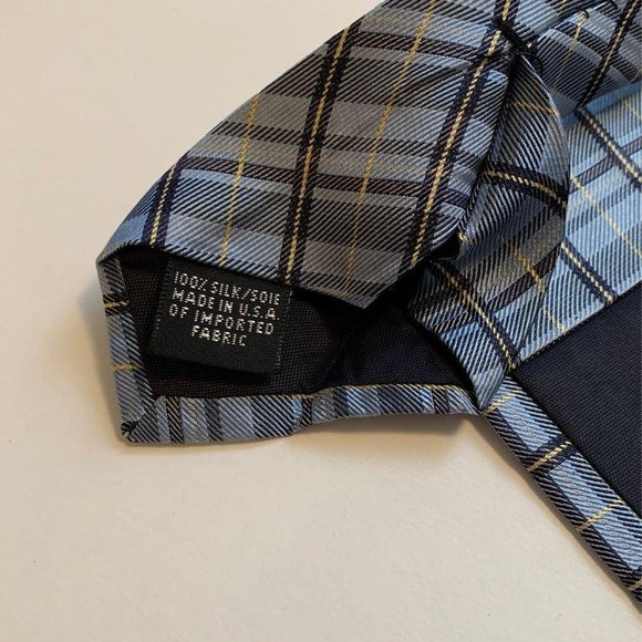 NWOT IZOD Tie - Picture 3 of 3